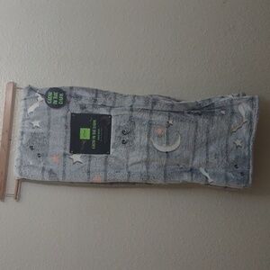 GLOW IN THE DARK GRAY PLUSH THROW 50X60IN